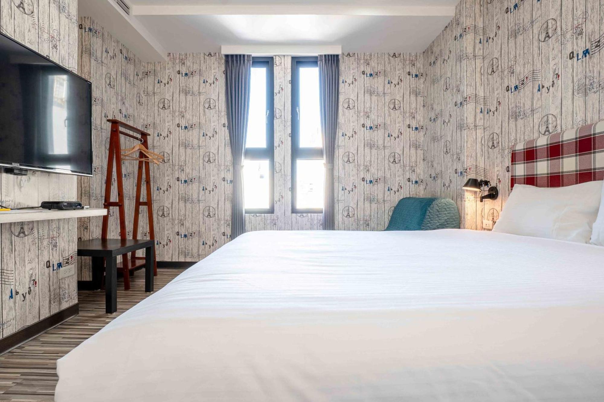 Check Inn Taichung Ziyou Kültér fotó