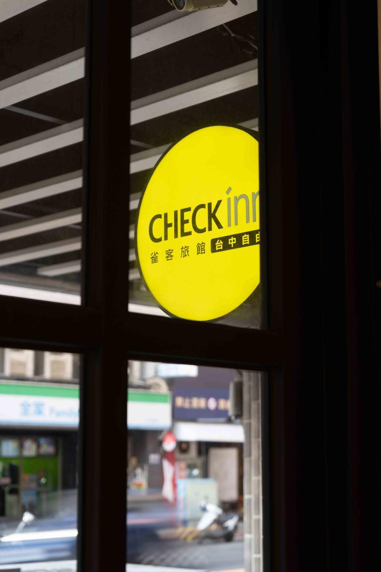 Check Inn Taichung Ziyou Kültér fotó